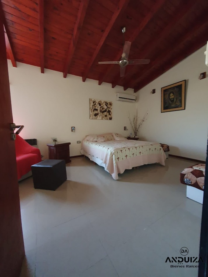 Casa en VENTA de 3 habitaciones zona Toma