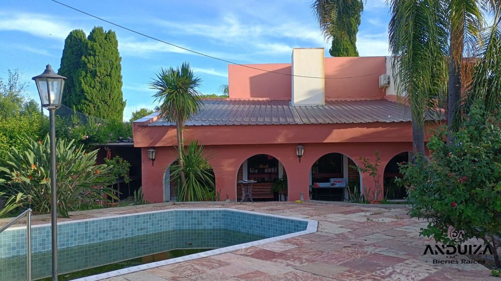 Casa en VENTA de 3 habitaciones zona Toma