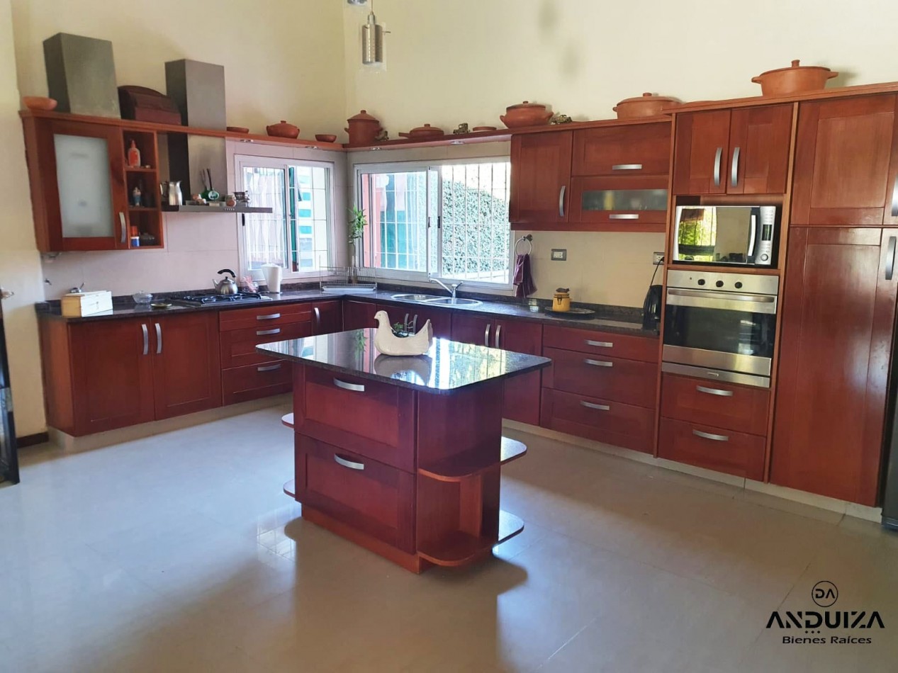 Casa en VENTA de 3 habitaciones zona Toma