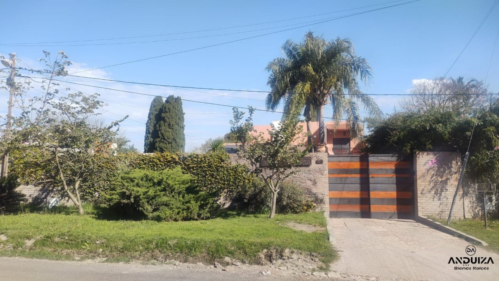 Casa en VENTA de 3 habitaciones zona Toma