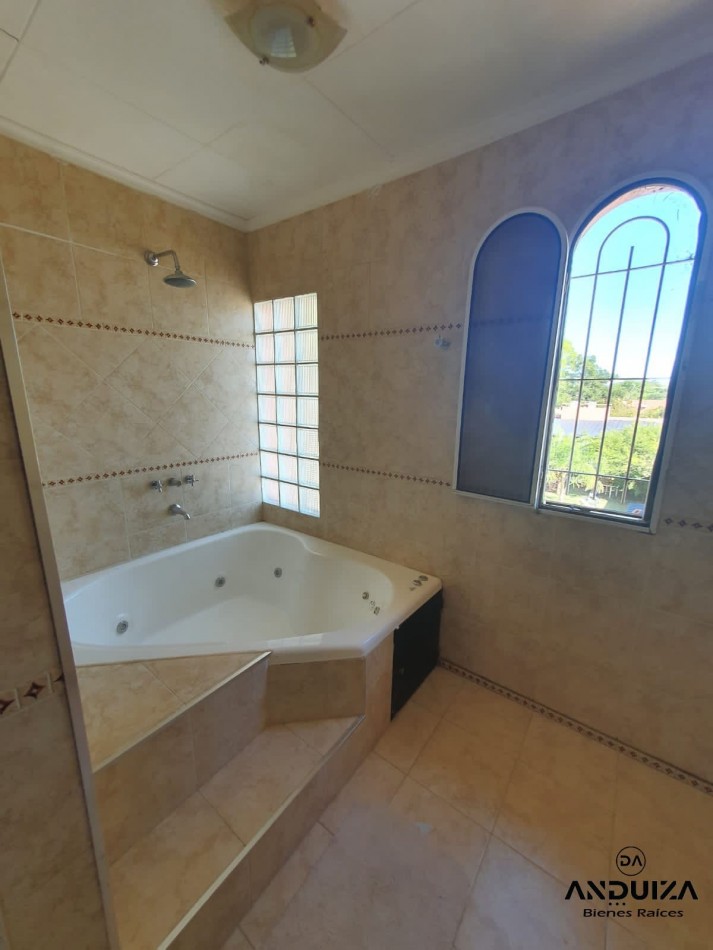 Casa en VENTA de 3 habitaciones zona Toma