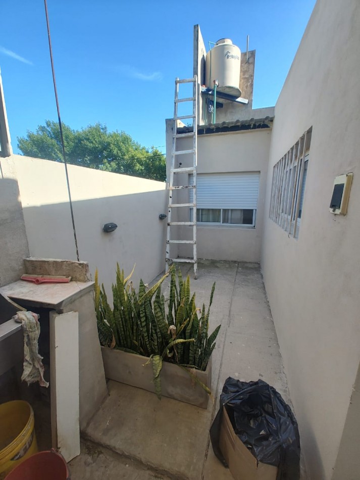 Casa en VENTA de 4 ambientes + local en Oro Verde
