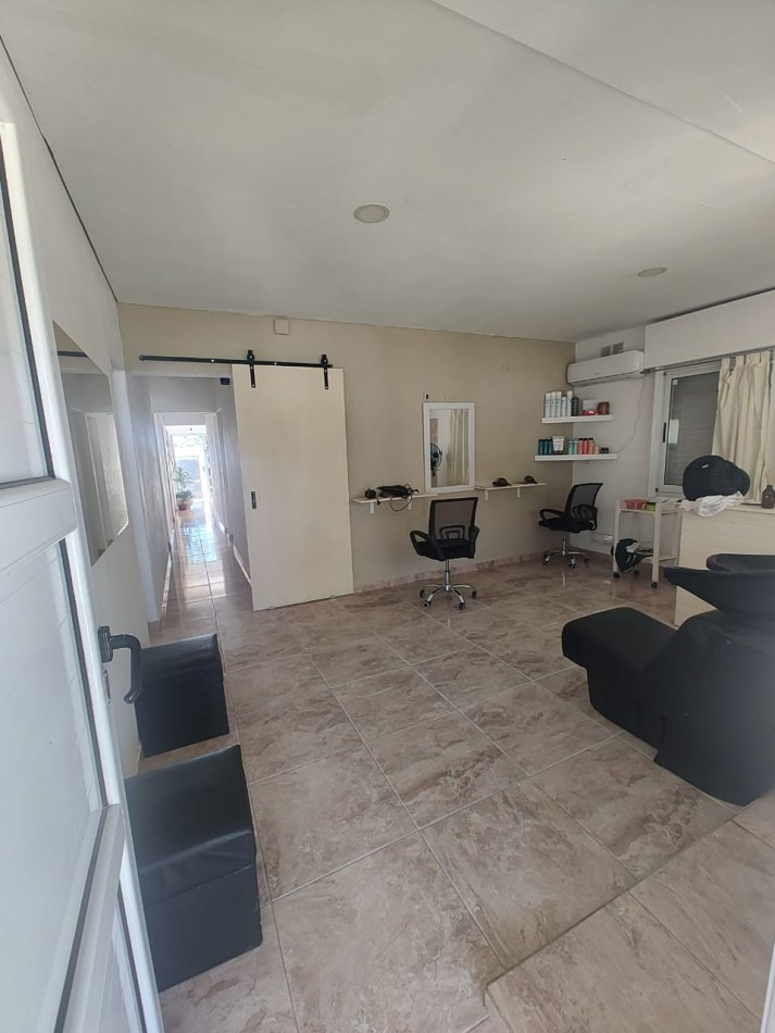 Casa en VENTA de 4 ambientes + local en Oro Verde
