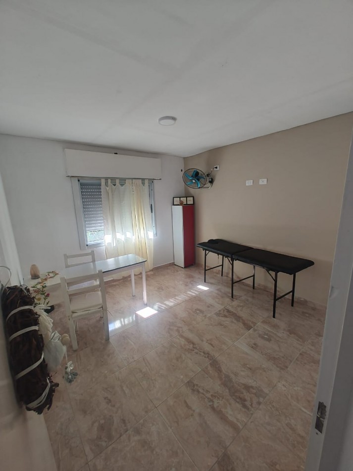 Casa en VENTA de 4 ambientes + local en Oro Verde