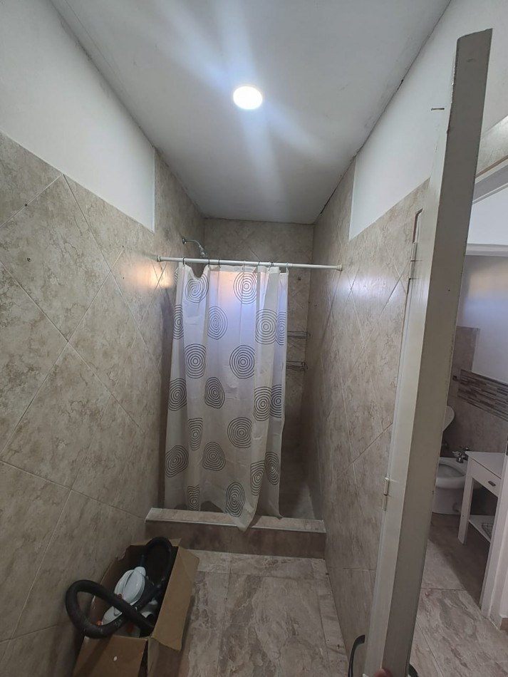 Casa en VENTA de 4 ambientes + local en Oro Verde