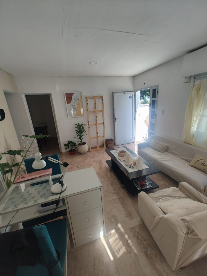 Casa en VENTA de 4 ambientes + local en Oro Verde