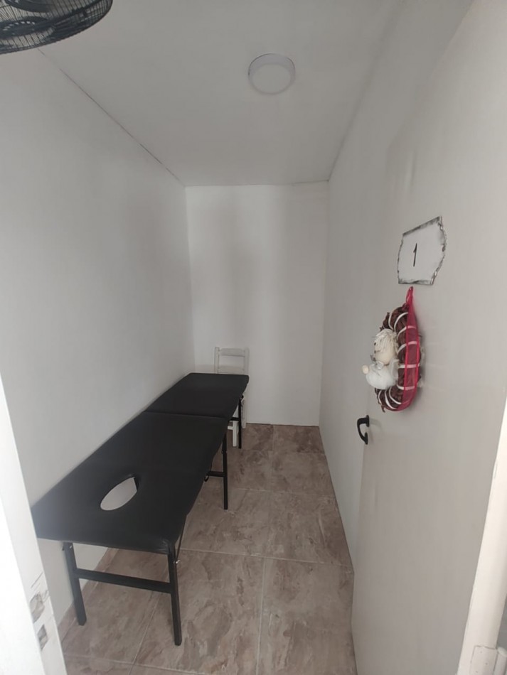 Casa en VENTA de 4 ambientes + local en Oro Verde