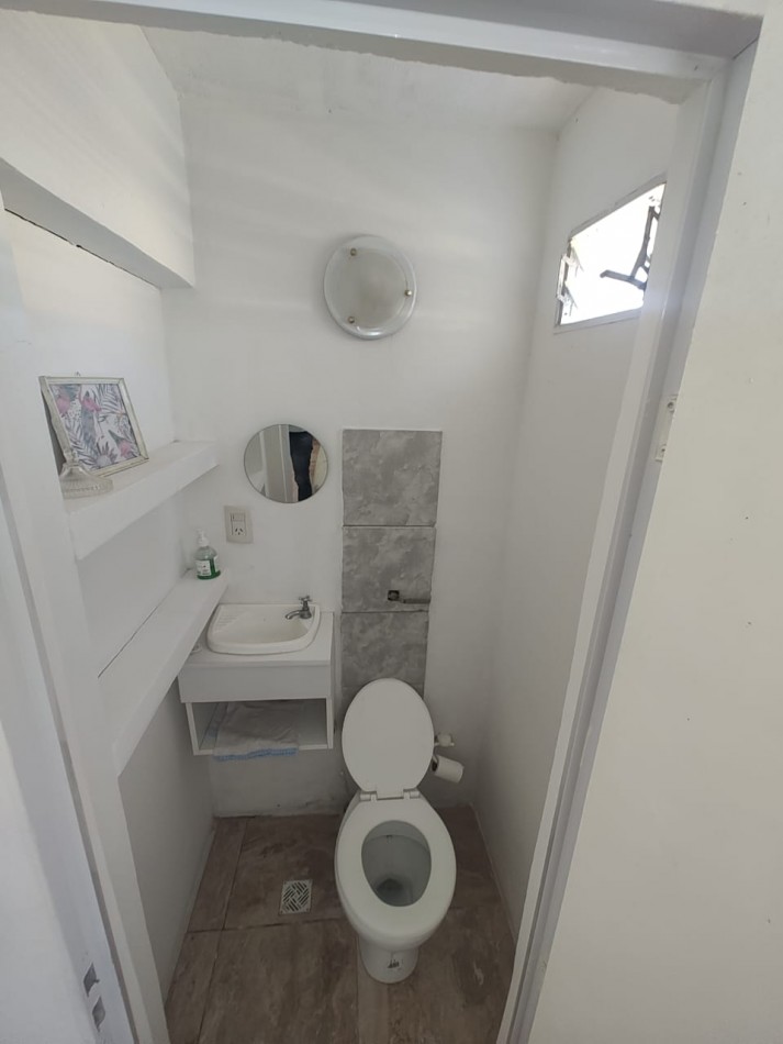 Casa en VENTA de 4 ambientes + local en Oro Verde