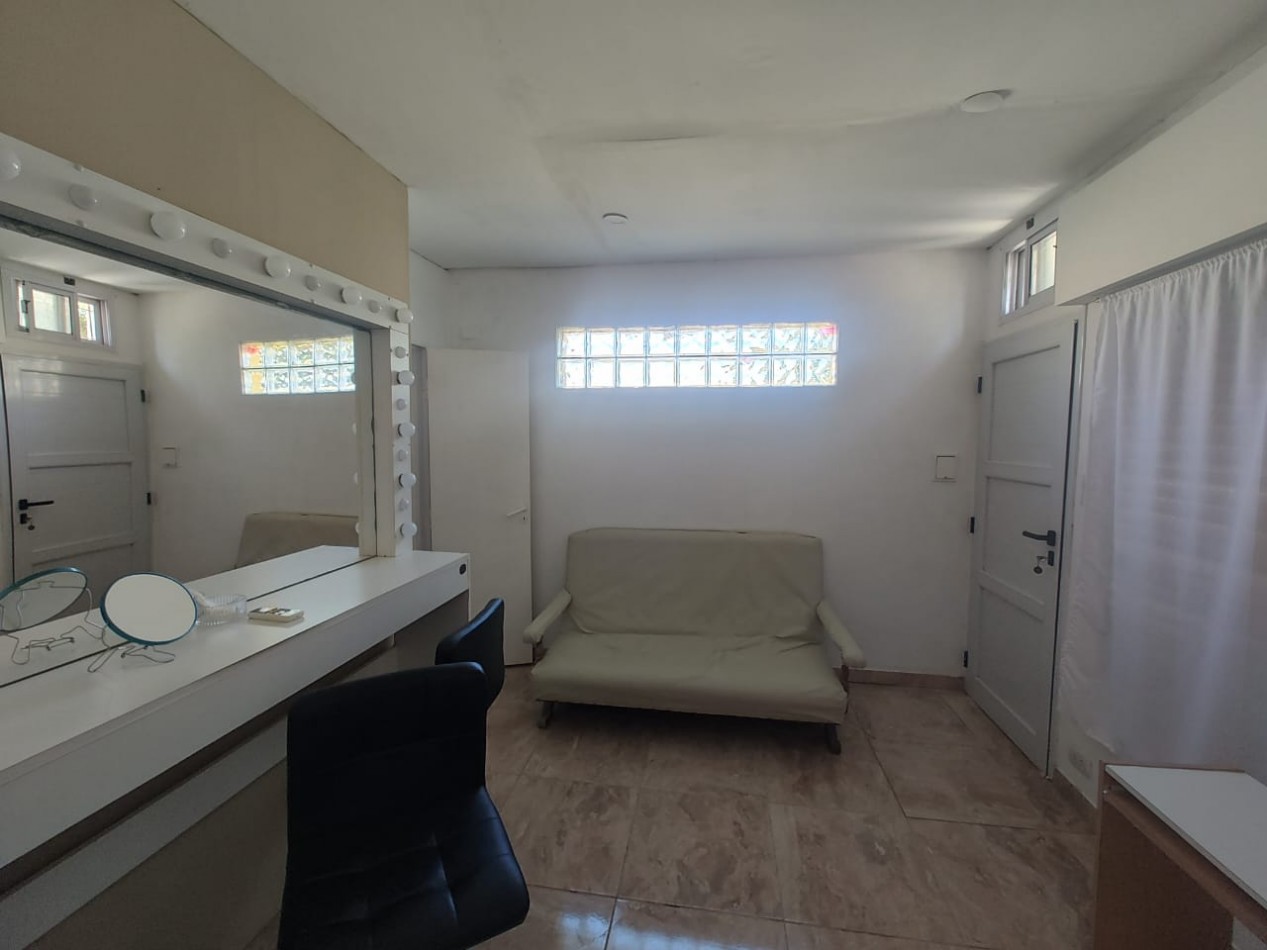 Casa en VENTA de 4 ambientes + local en Oro Verde
