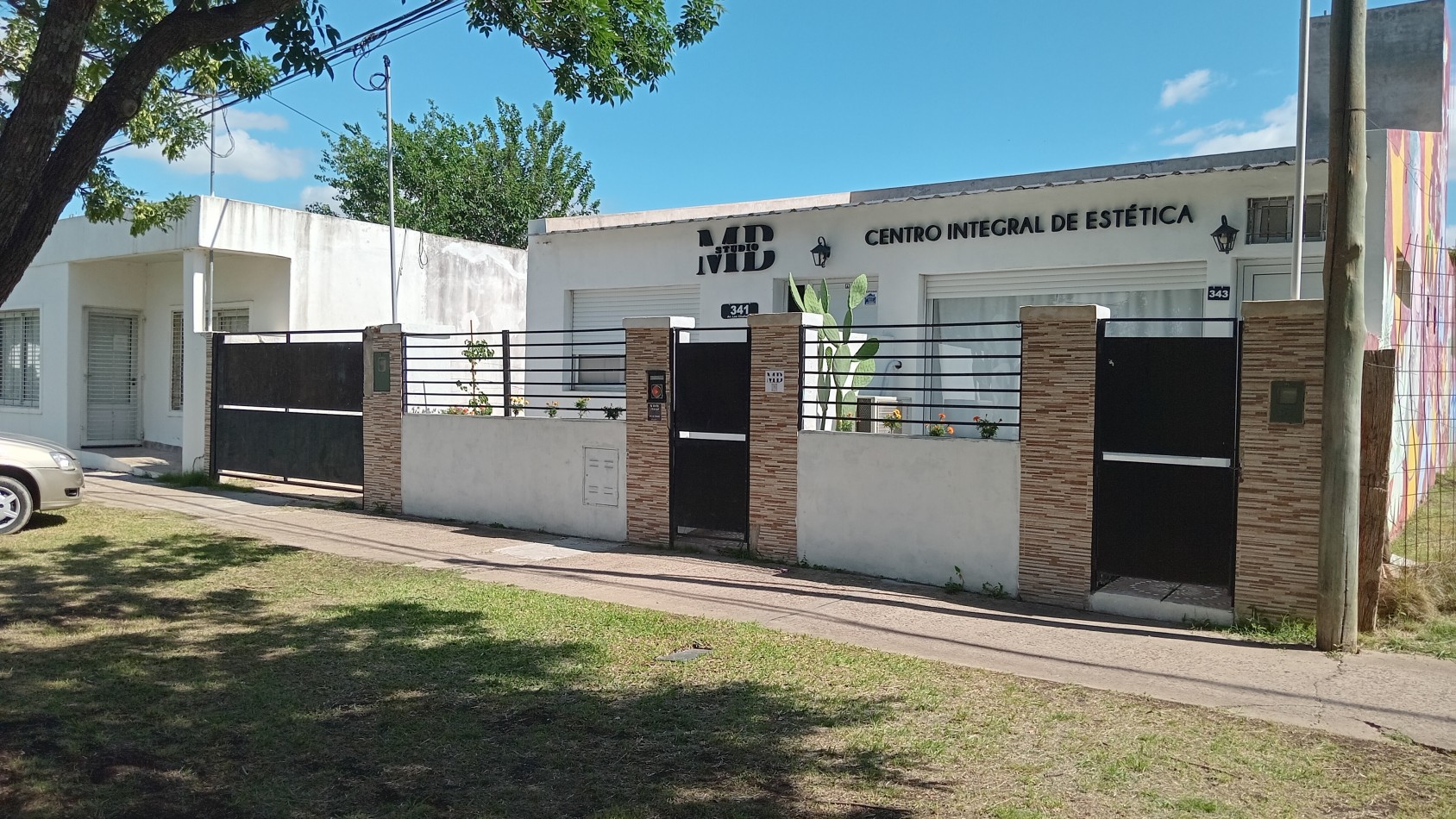 Casa en VENTA de 4 ambientes + local en Oro Verde