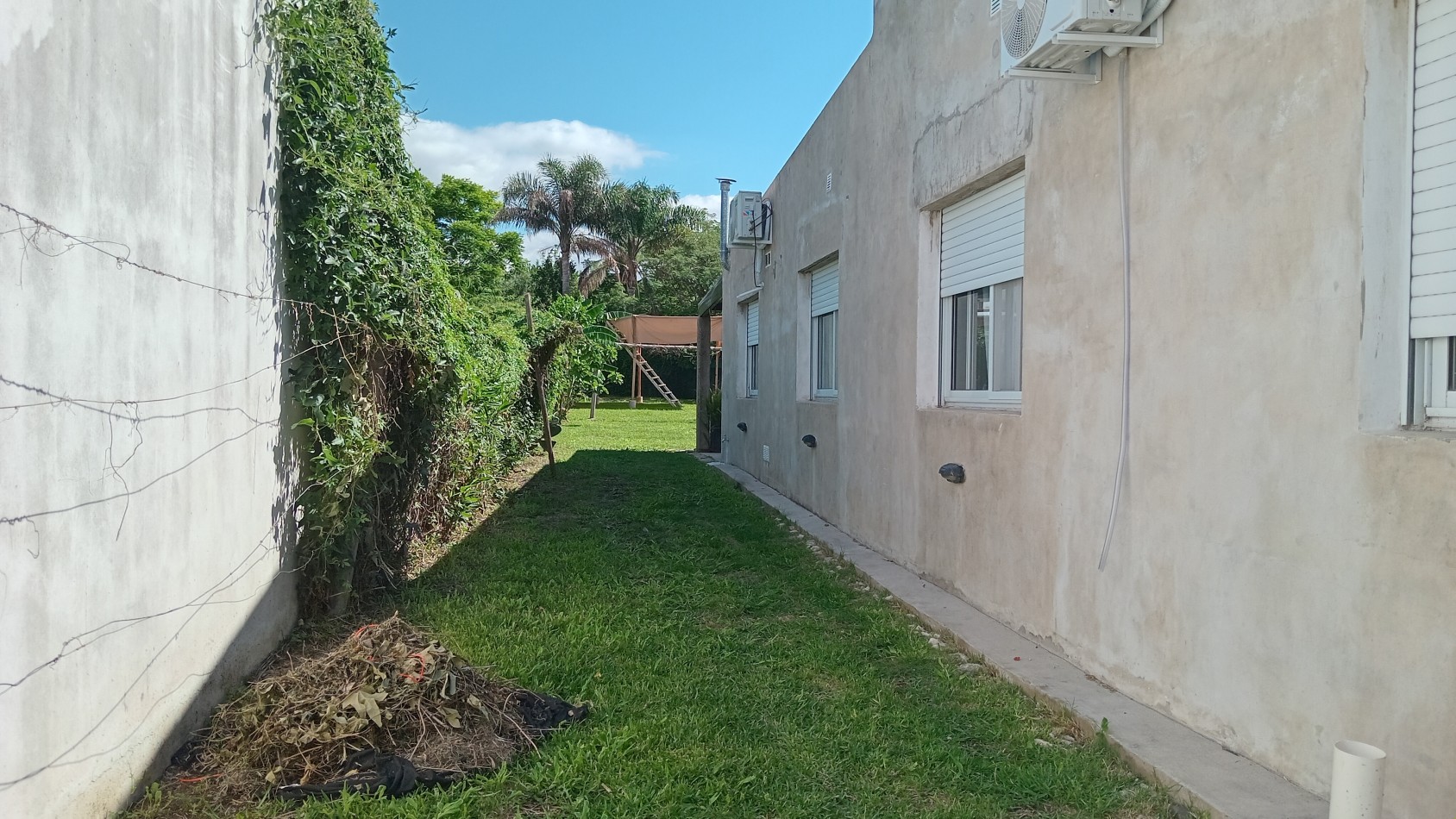 Casa en VENTA de 4 ambientes + local en Oro Verde