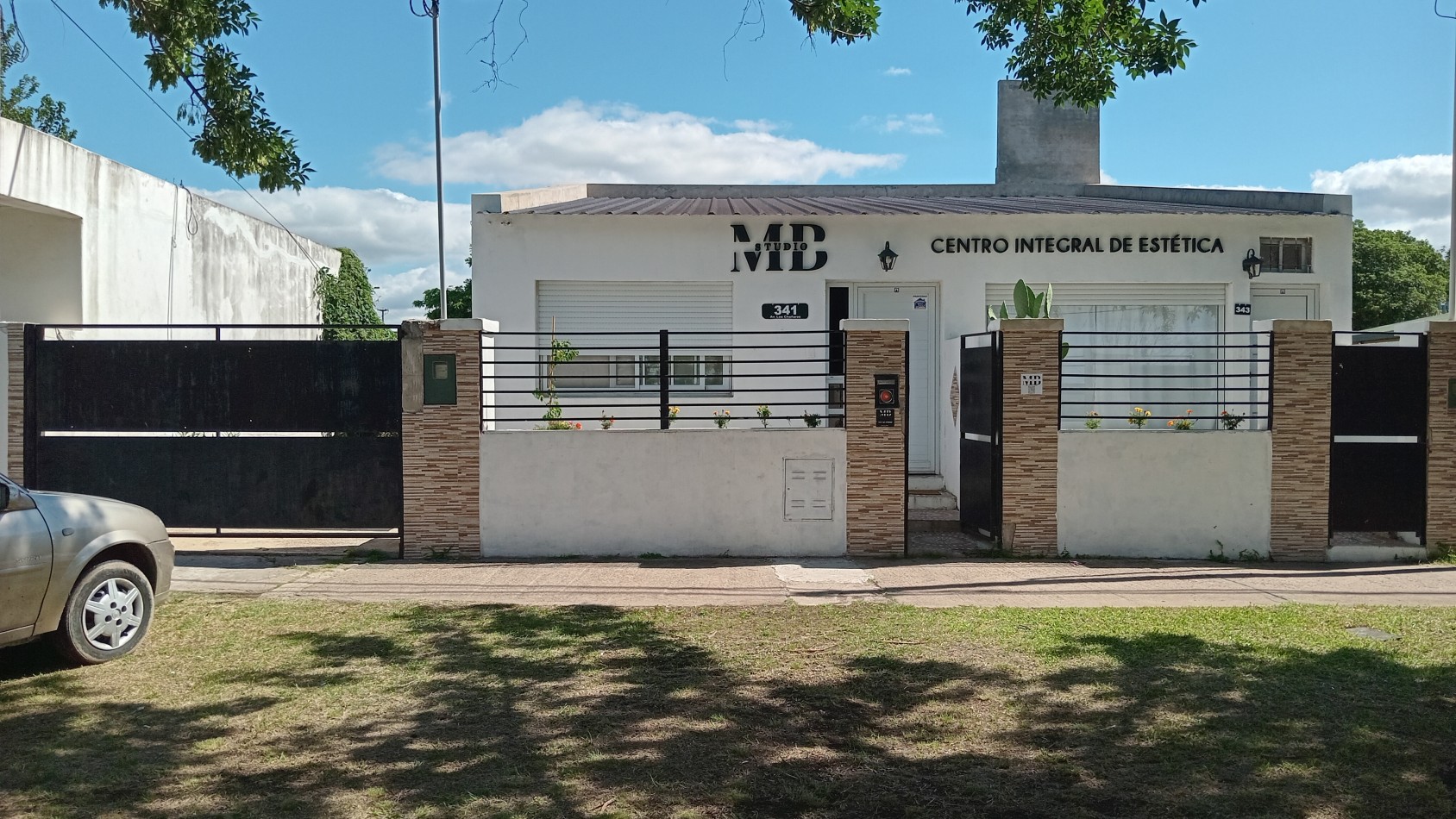 Casa en VENTA de 4 ambientes + local en Oro Verde