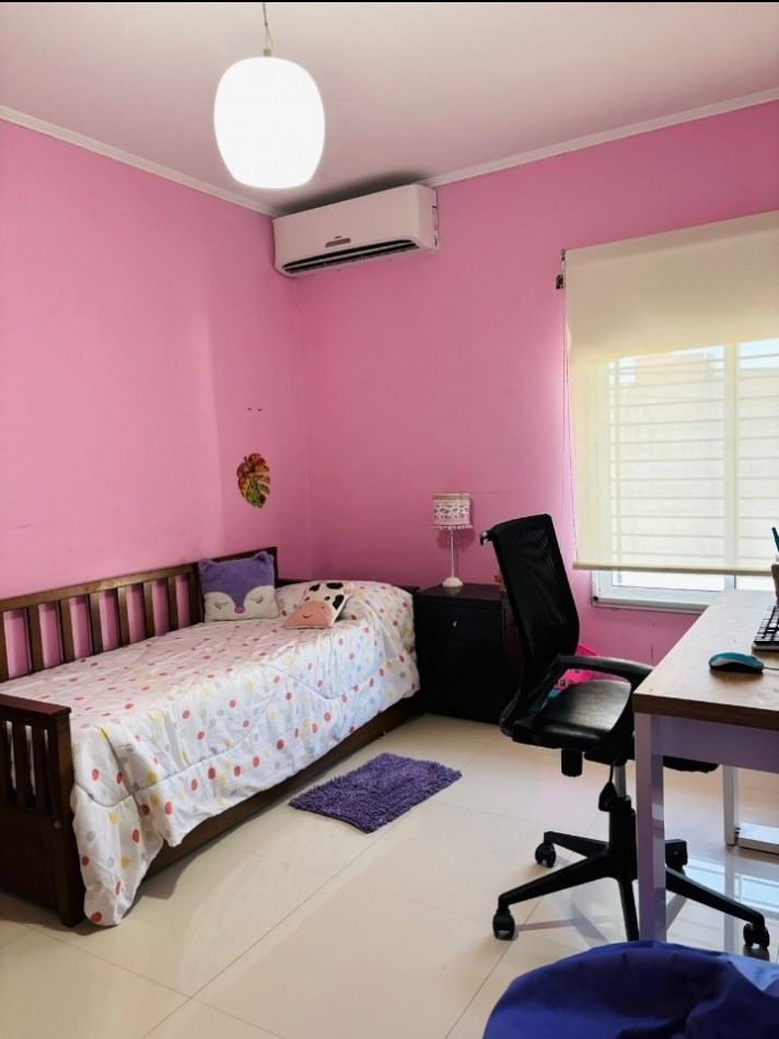 Casa de 3 habitaciones en VENTA zona aeropuerto.