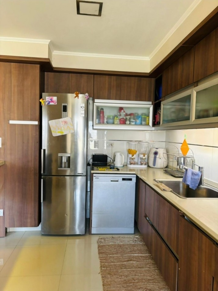Casa de 3 habitaciones en VENTA zona aeropuerto.