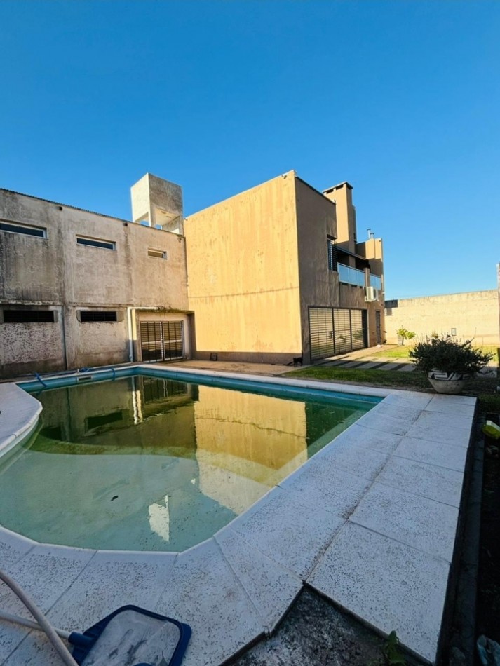 Casa de 3 habitaciones en VENTA zona aeropuerto.
