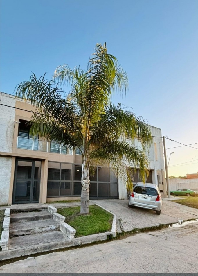 Casa de 3 habitaciones en VENTA zona aeropuerto.