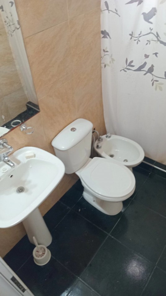 Casa + departamento en VENTA zona 5 esquinas