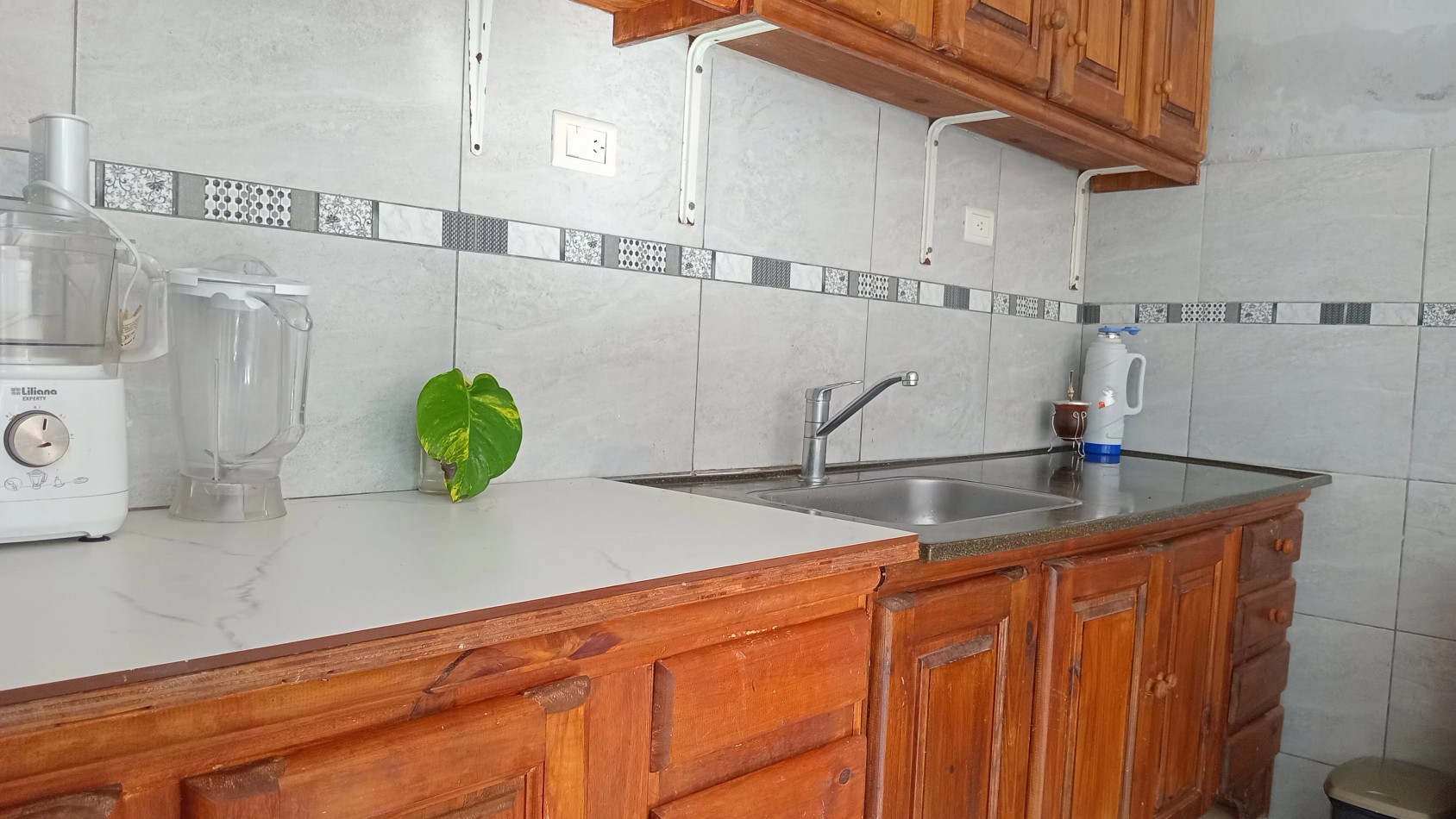 Casa + departamento en VENTA zona 5 esquinas