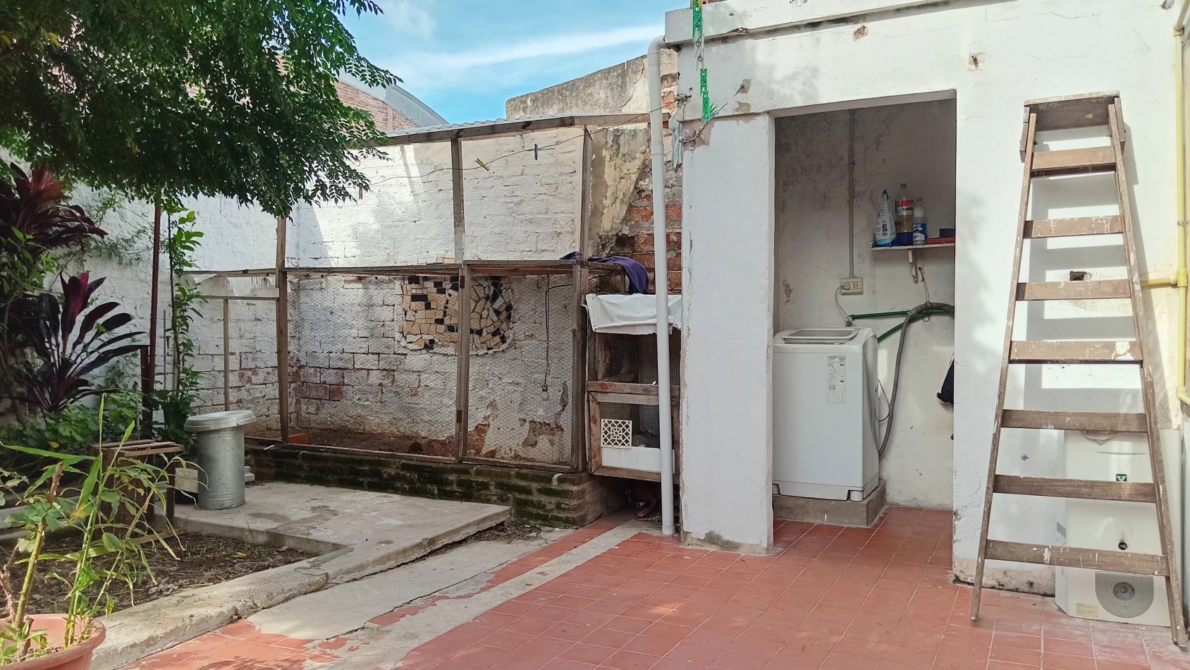 Casa + departamento en VENTA zona 5 esquinas