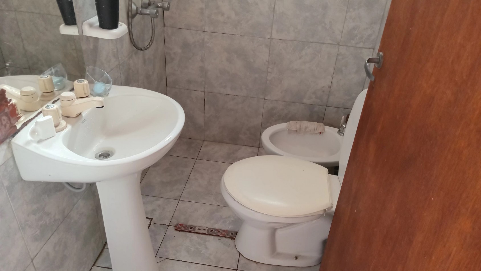 Casa + departamento en VENTA zona 5 esquinas
