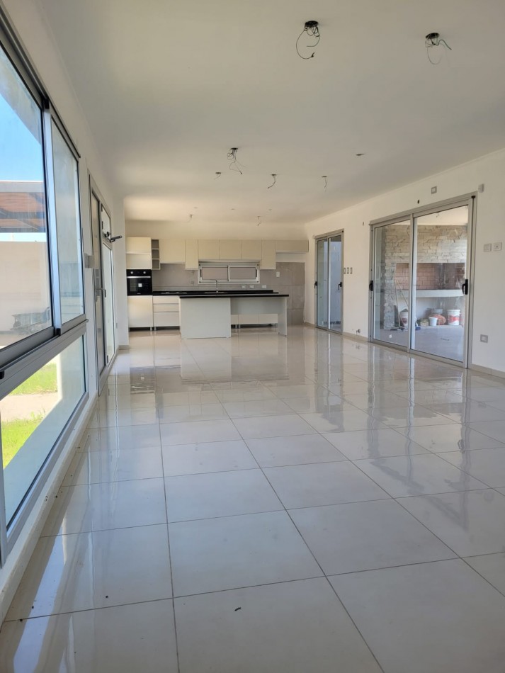 Casa de 3 habitaciones en ALQUILER loteo Tierra de Sol