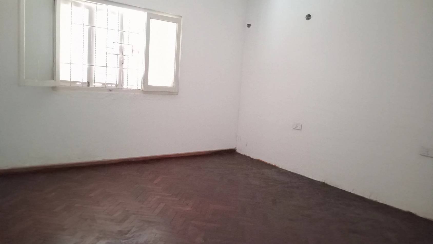 Casa de 4 habitaciones en VENTA sobre calle Ramirez