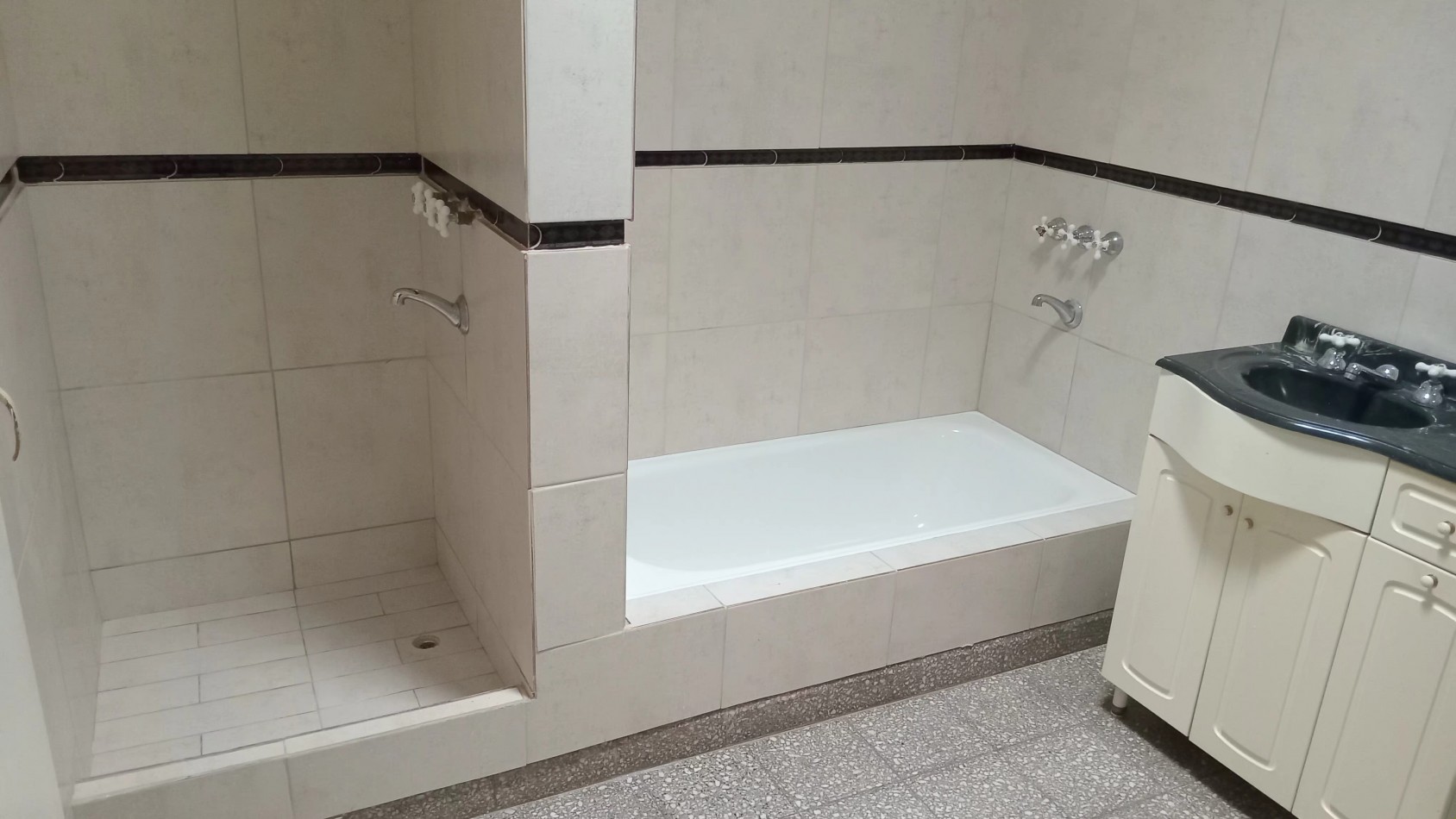 Casa de 4 habitaciones en VENTA sobre calle Ramirez