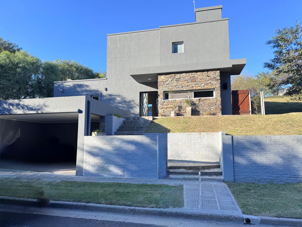 Exclusiva casa en ALQUILER Barrio Puerto Urquiza