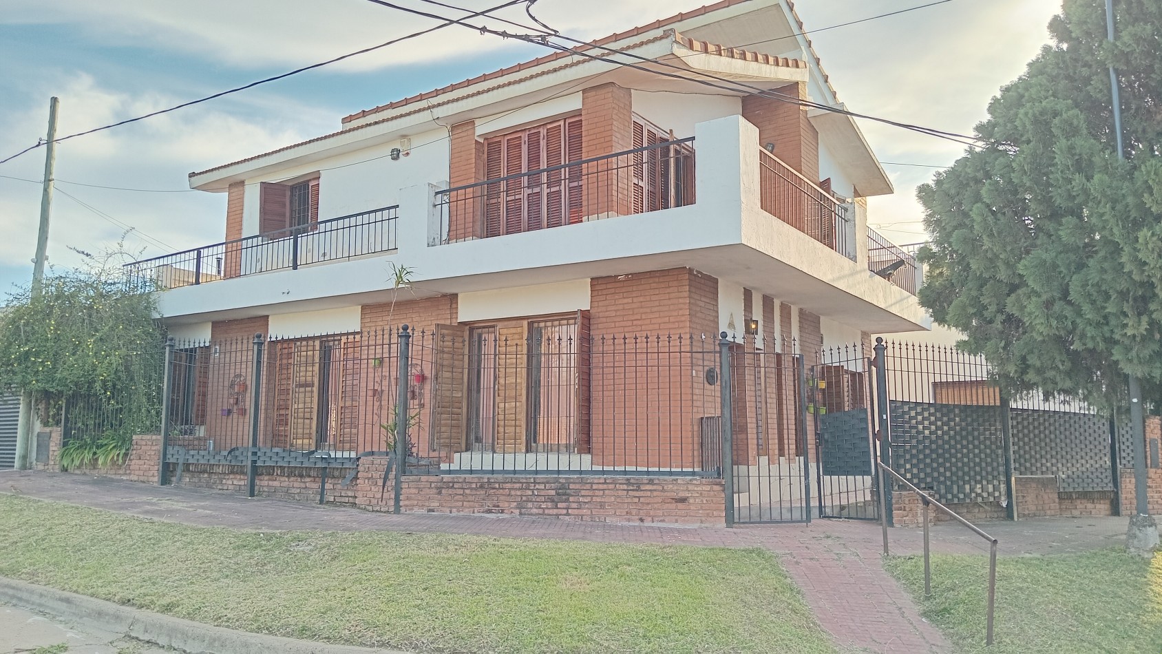 Casa en VENTA de 3 habitaciones con ascensor Parana E.R.
