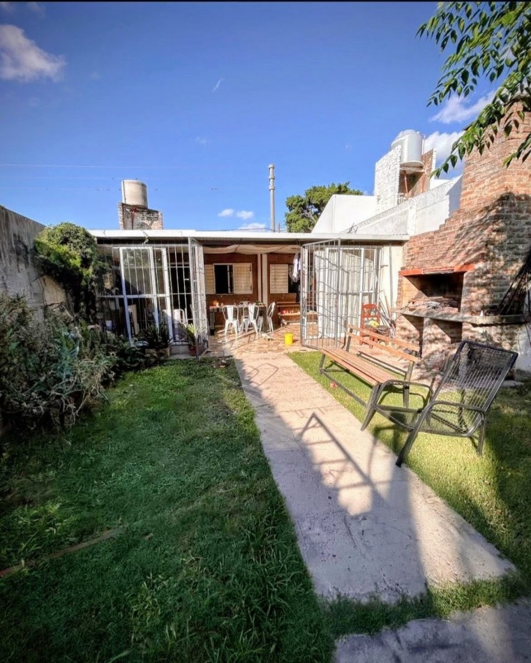 Casa en VENTA con 3 dormitorios y patio