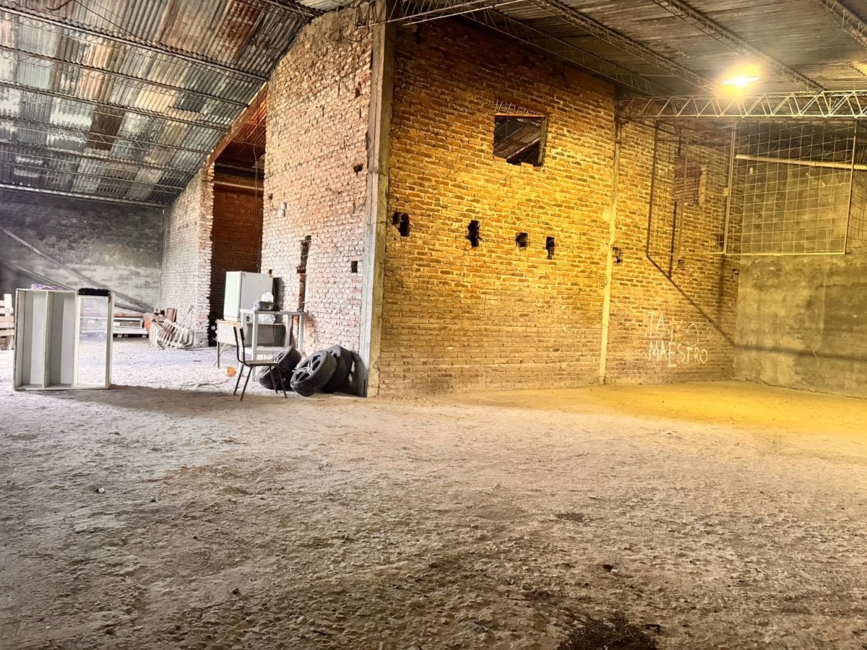 Galpon en VENTA zona Artigas y Provincias Unidas 