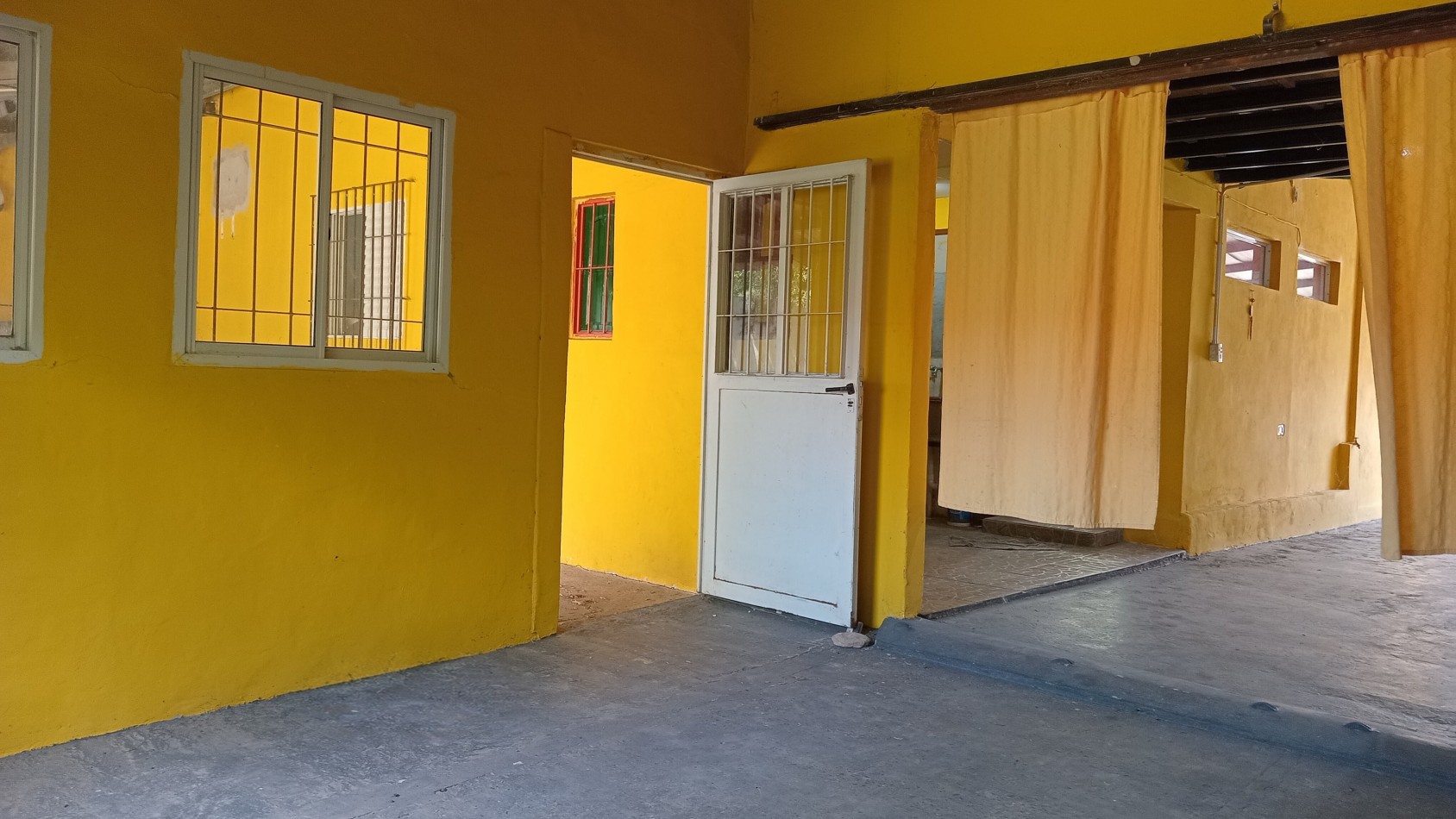 Casa en VENTA 3 habitaciones y gran patio en Colonia Avellaneda