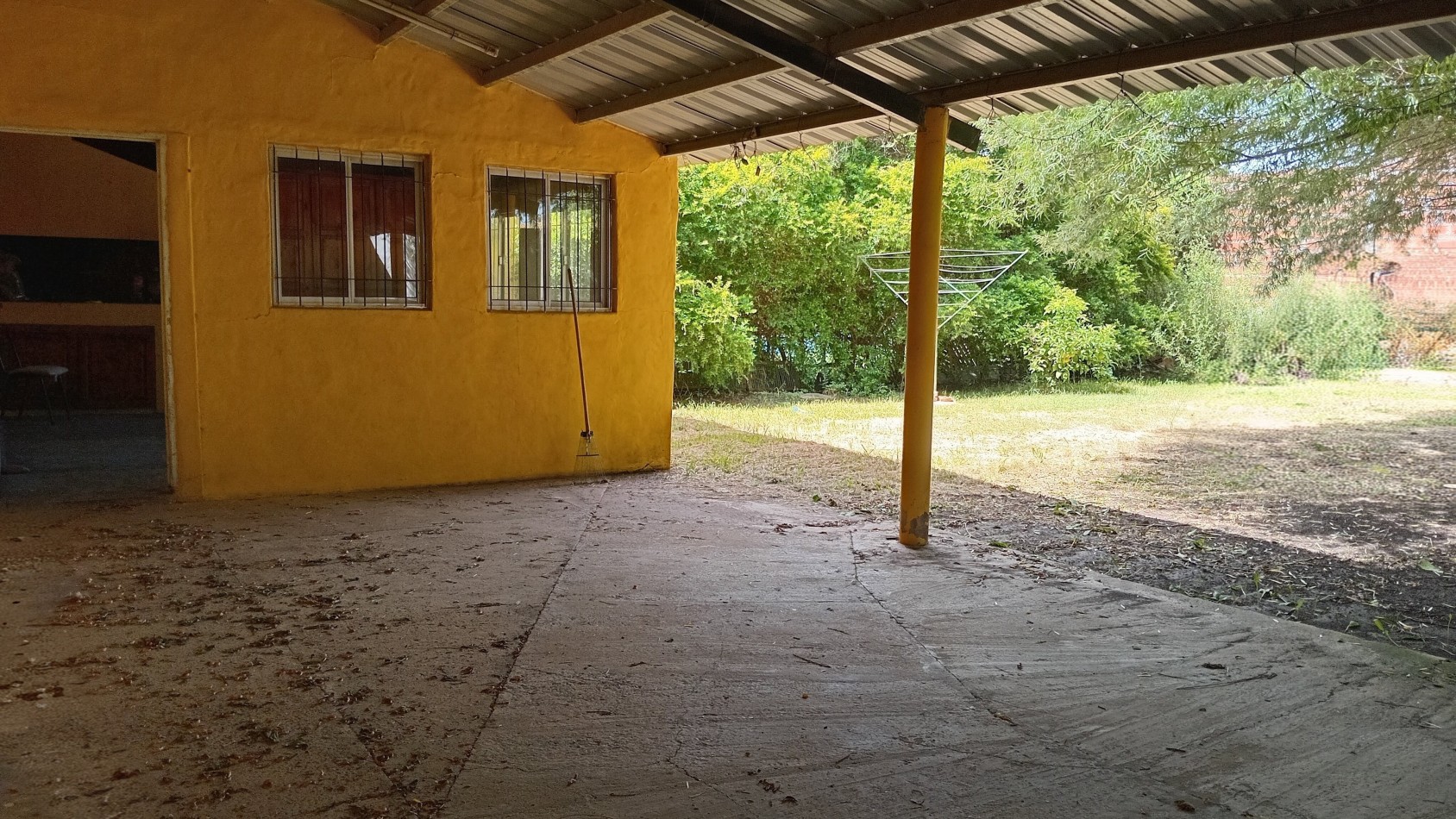 Casa en VENTA 3 habitaciones y gran patio en Colonia Avellaneda