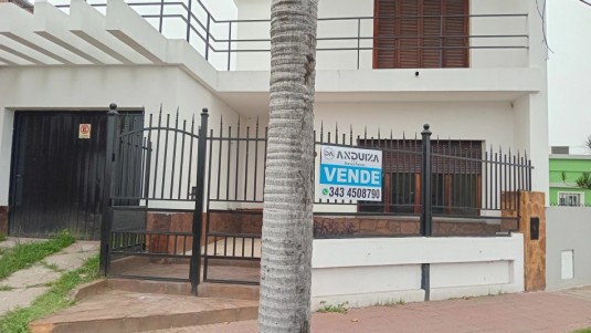 Casa de 4 habitaciones en VENTA sobre calle Ramirez