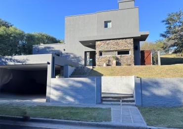 Exclusiva casa en ALQUILER Barrio Puerto Urquiza