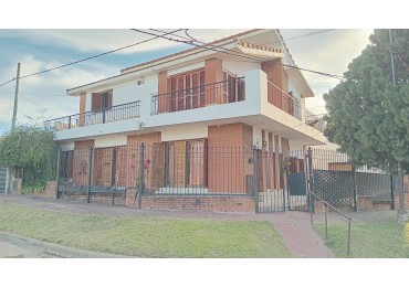 Casa en VENTA de 3 habitaciones con ascensor Parana E.R.